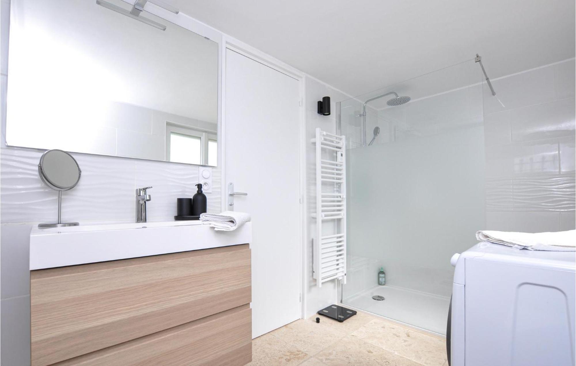 Awesome Apartment In Saint-Jeannet With Kitchen Екстериор снимка